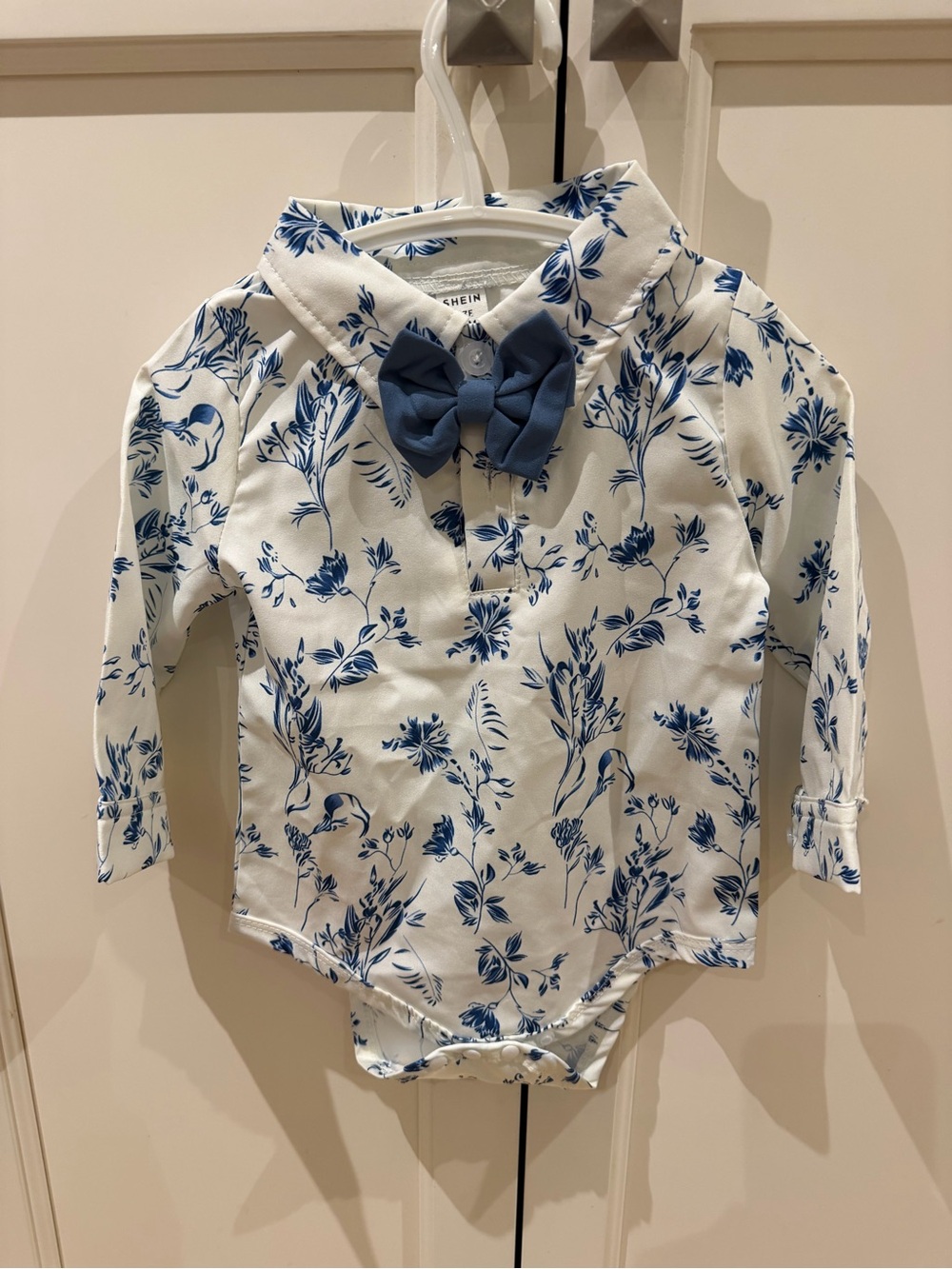 SHEIN 6-9m Blue Floral Button-Up Baby Bodysuit with Bow